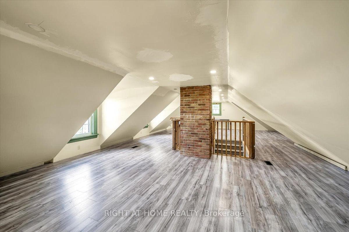1320 King Street photo 45