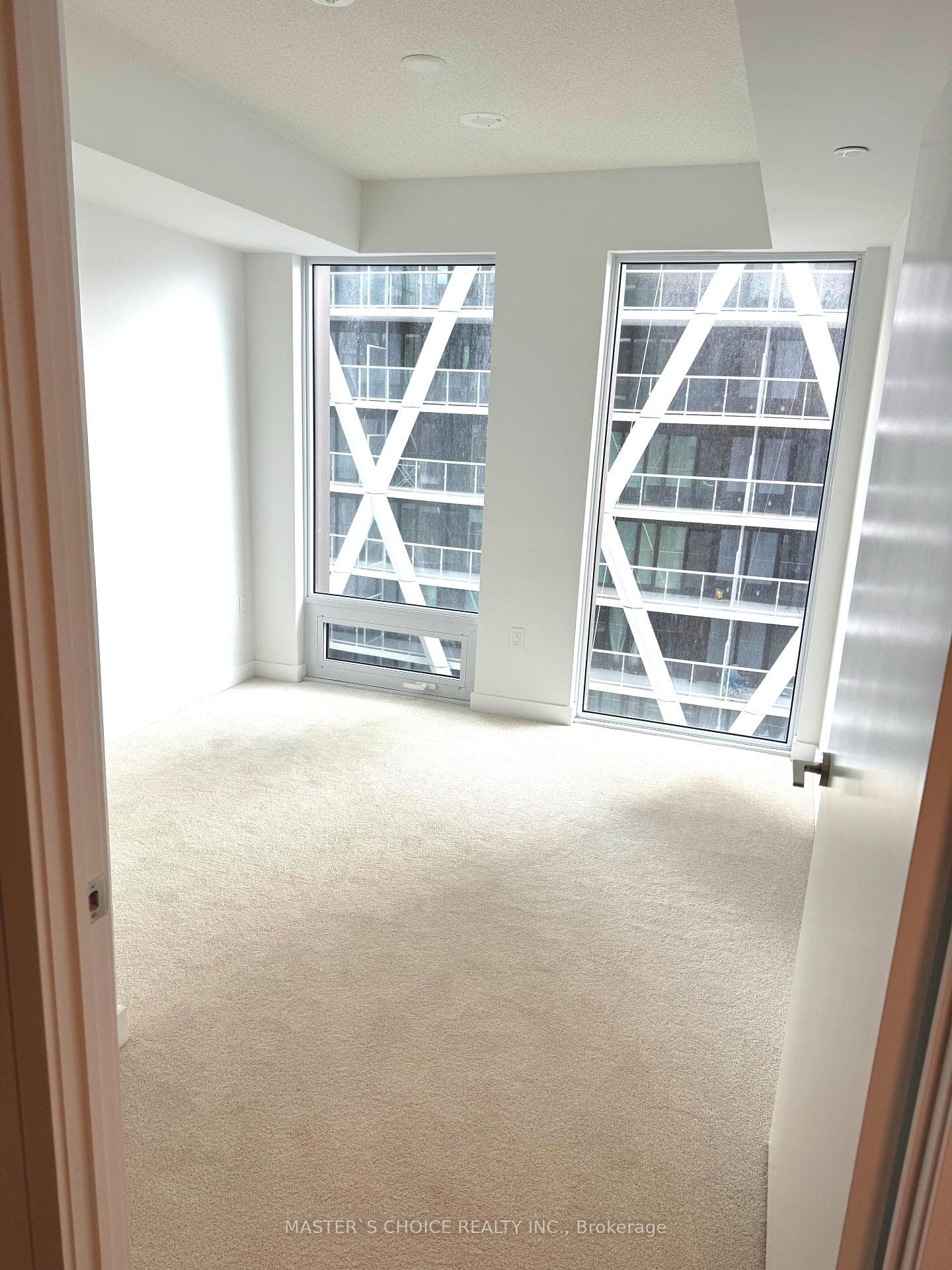 238 Simcoe Street Unit 2007 photo 4