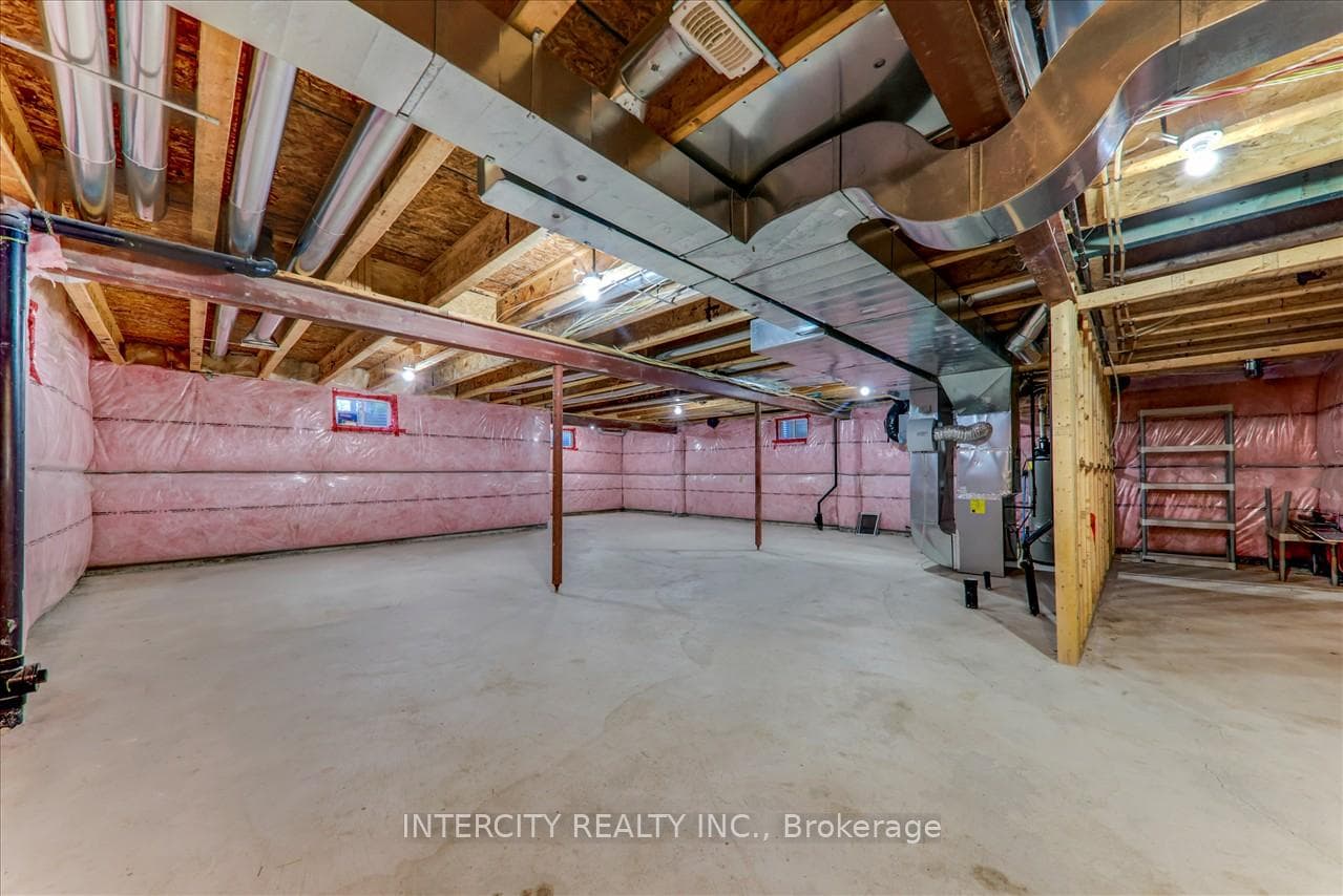 645 Armstrong Road photo 35