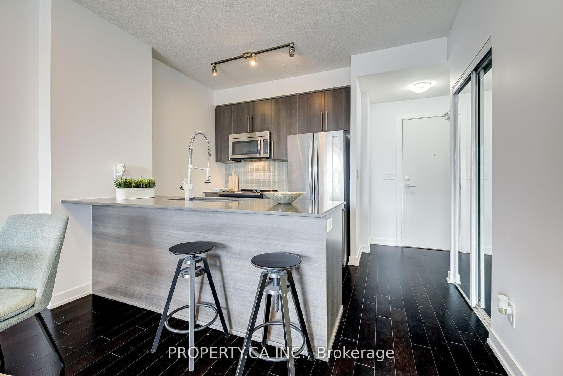 510 Curran Place Unit 1408 photo 17