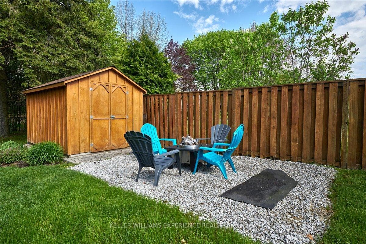 18 Redfern Avenue photo 35