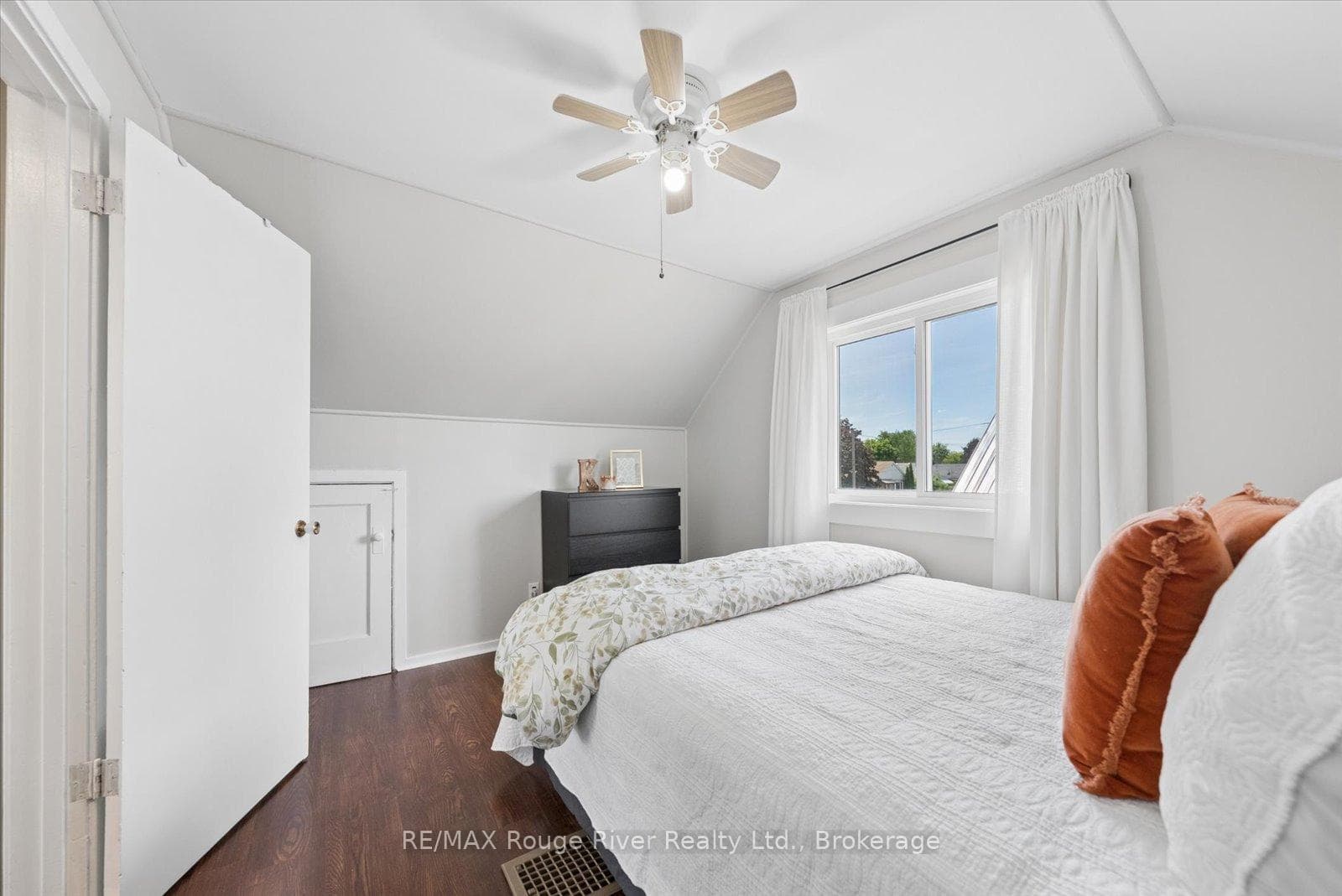 542 O'connell Road photo 19