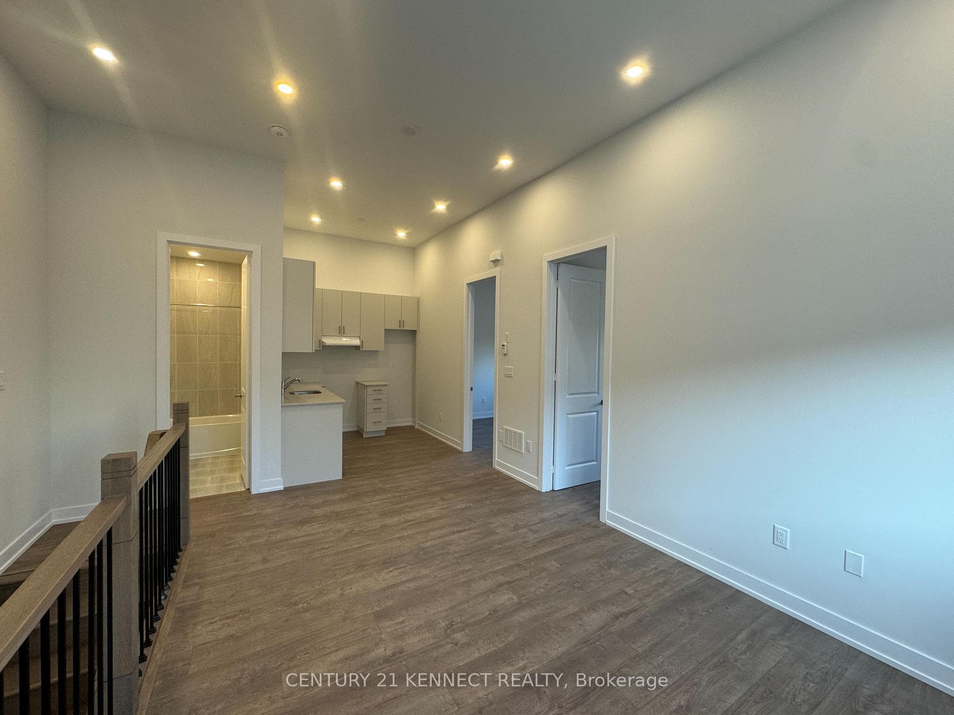 35 Golden Fern (Coach House) Street photo 8