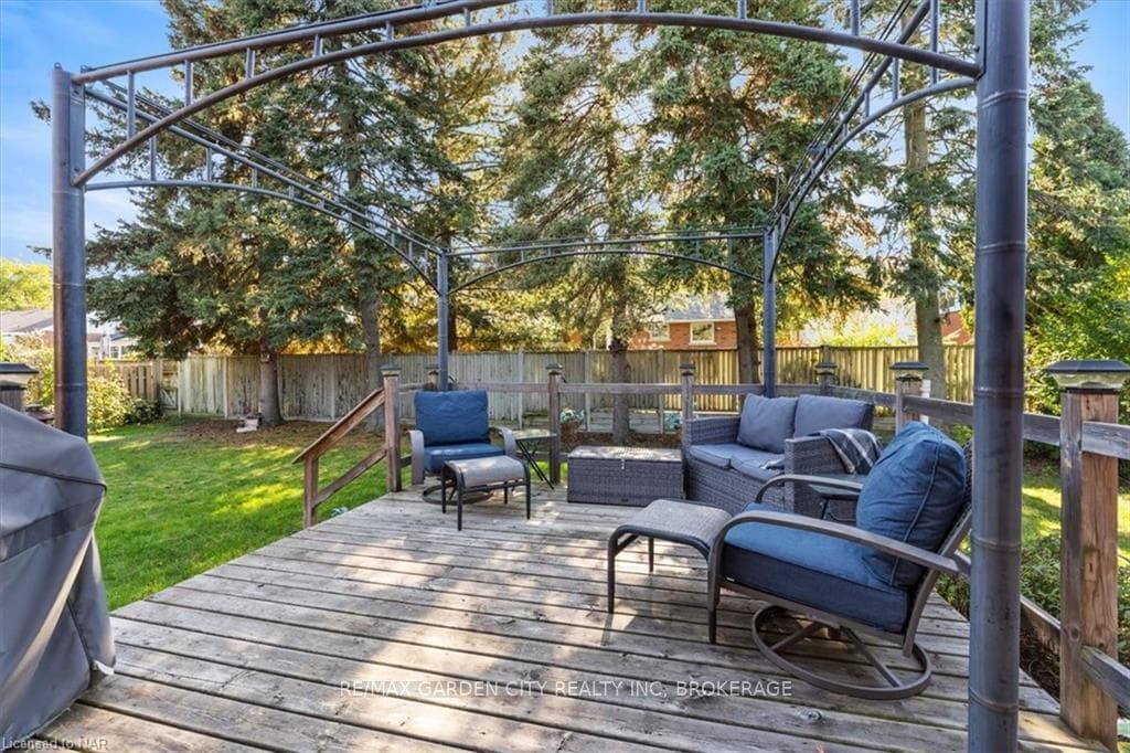 16 Hazelwood Avenue photo 33