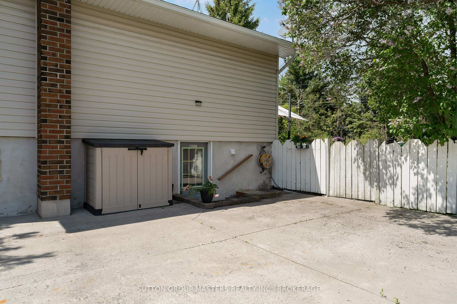 21 McDonald Crescent photo 33