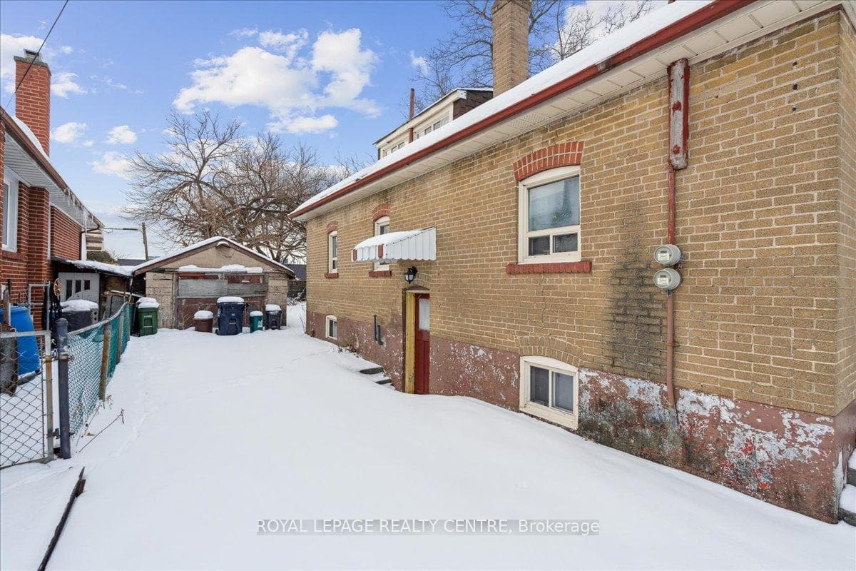 75 Bentworth Avenue photo 8