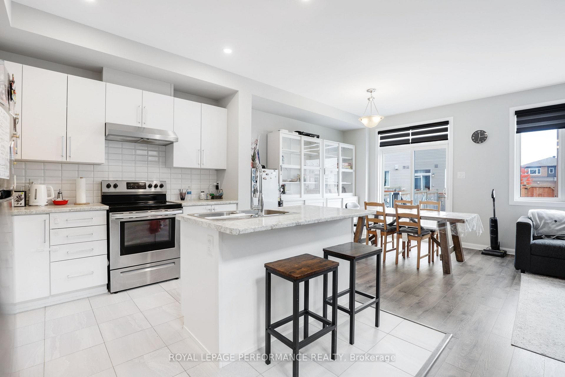 318 GUPPY Grove photo 8