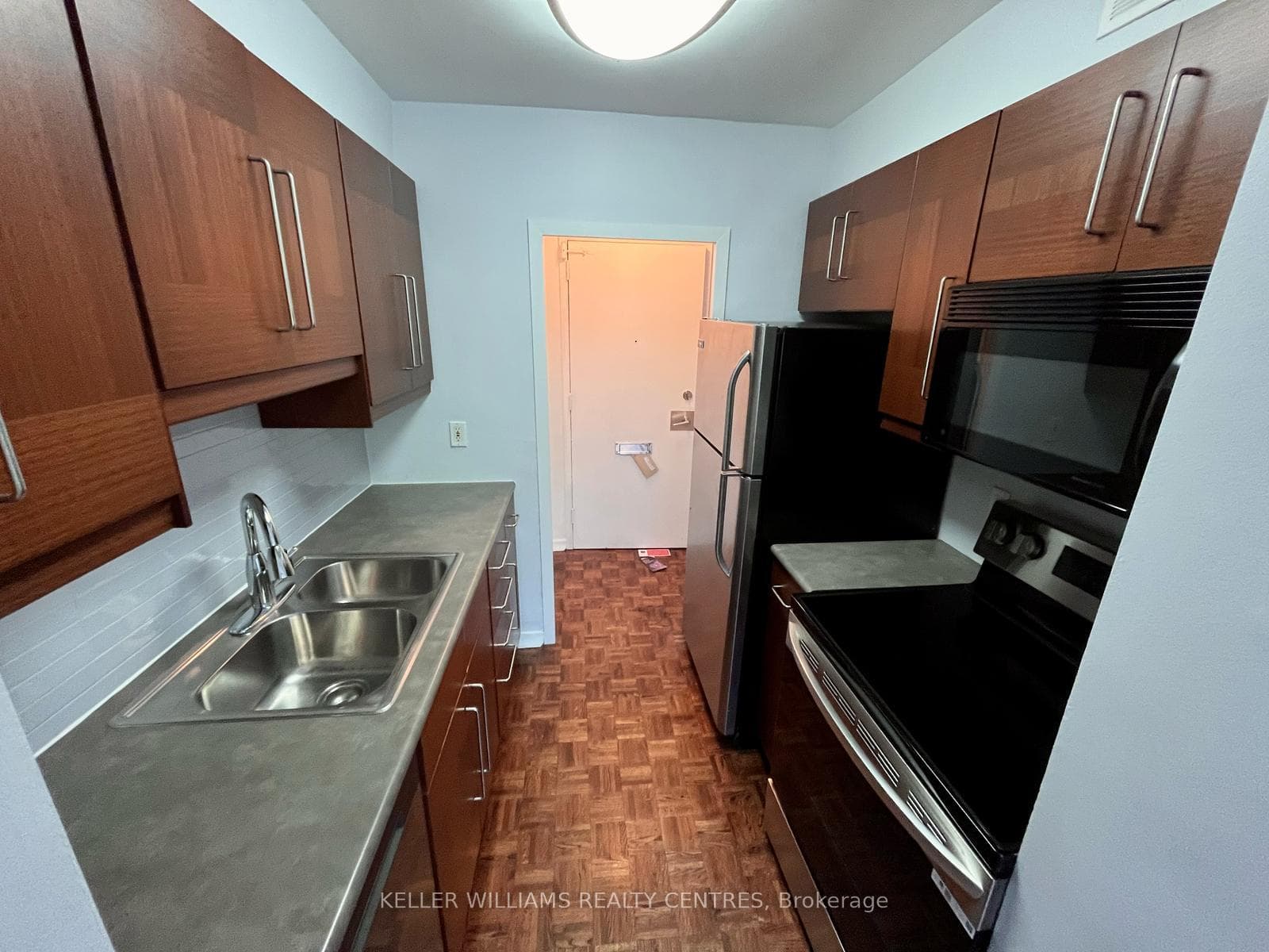 335 Lonsdale Road Unit 402 photo 6