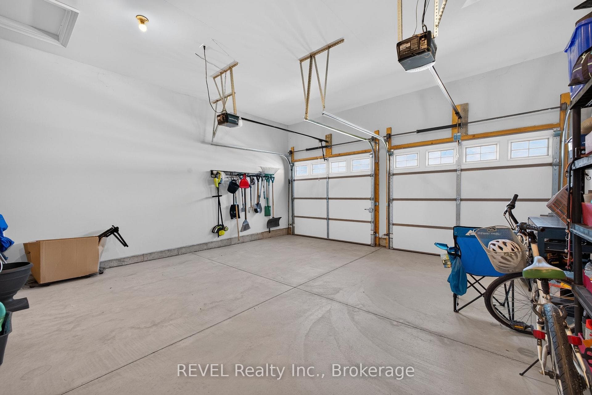 394 Hummel Crescent photo 21