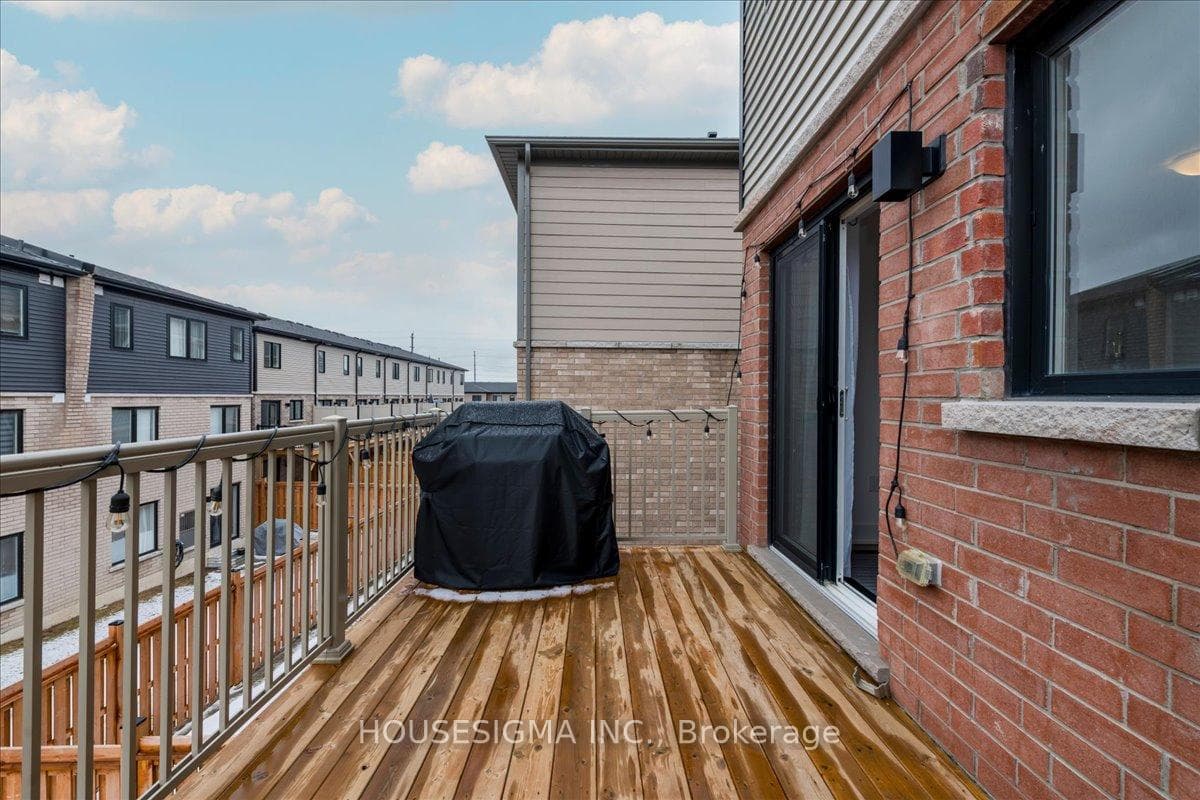 49 Hay Lane photo 8