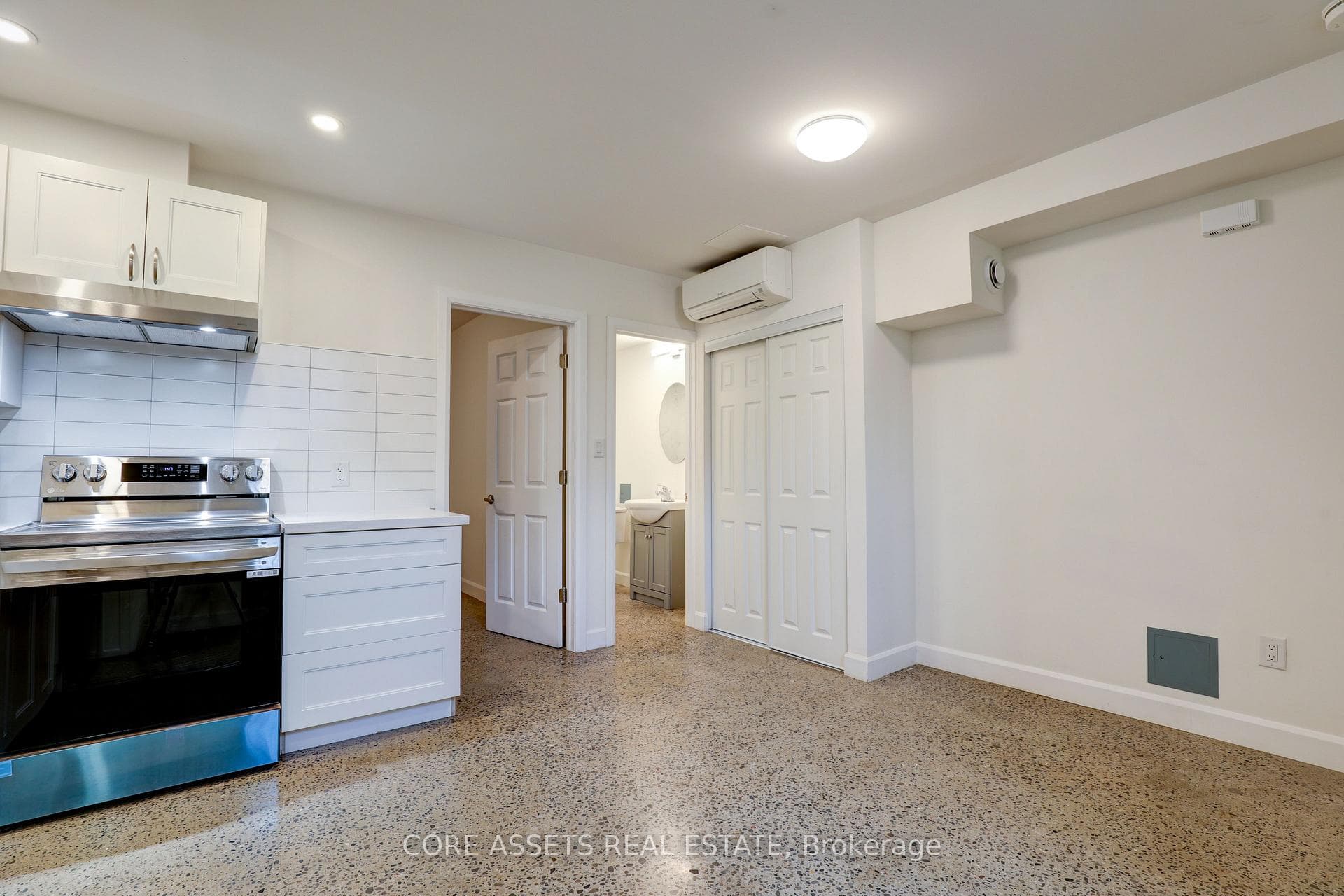 620 Bathurst Street Unit D photo 5