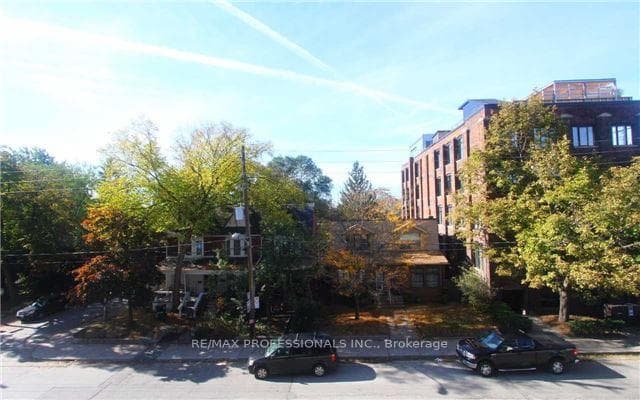 383 Sorauren Avenue Unit 305 photo 9