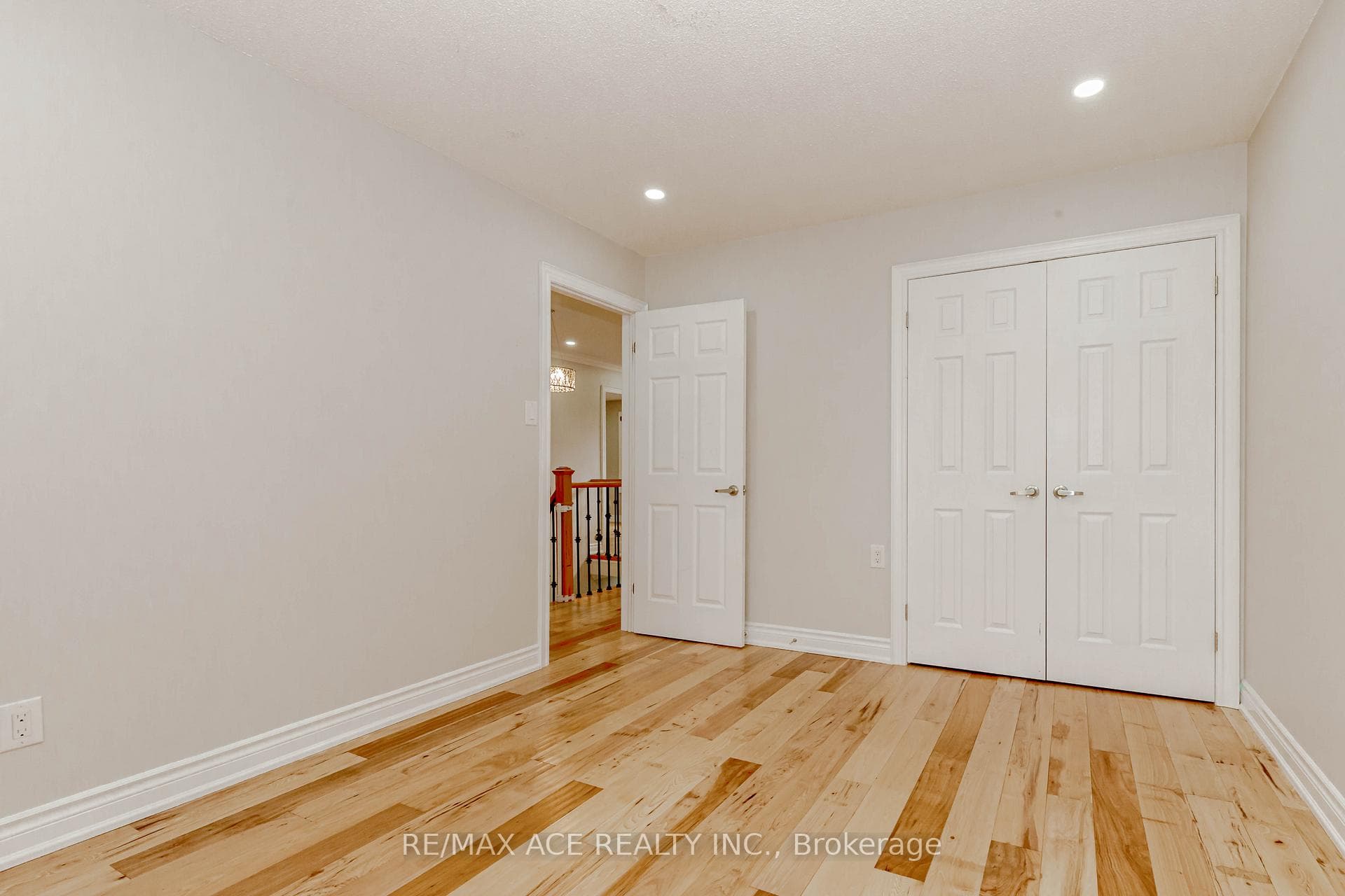 1319 Greenwood Crescent photo 25