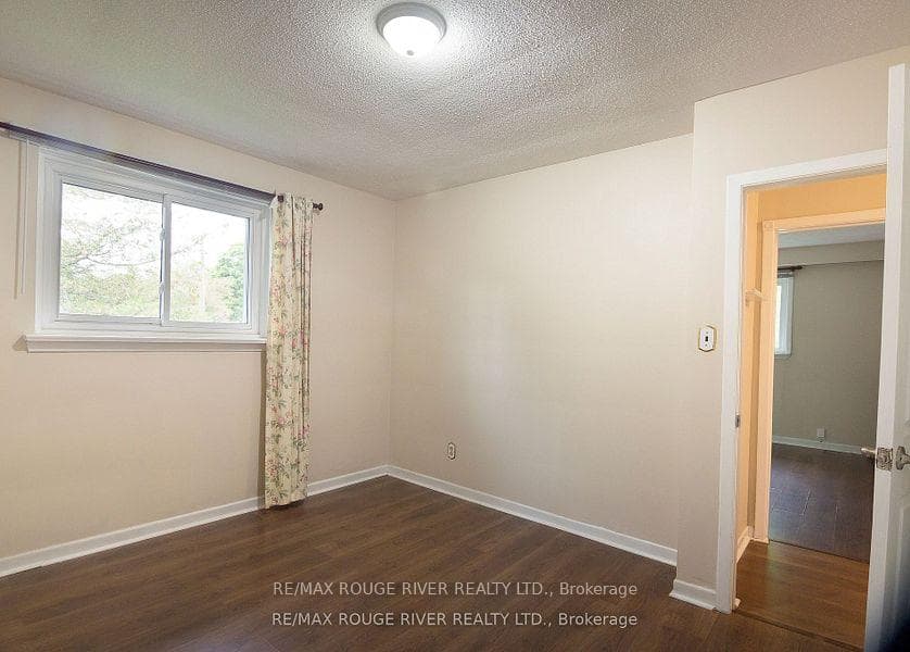62 Syracuse Crescent photo 2