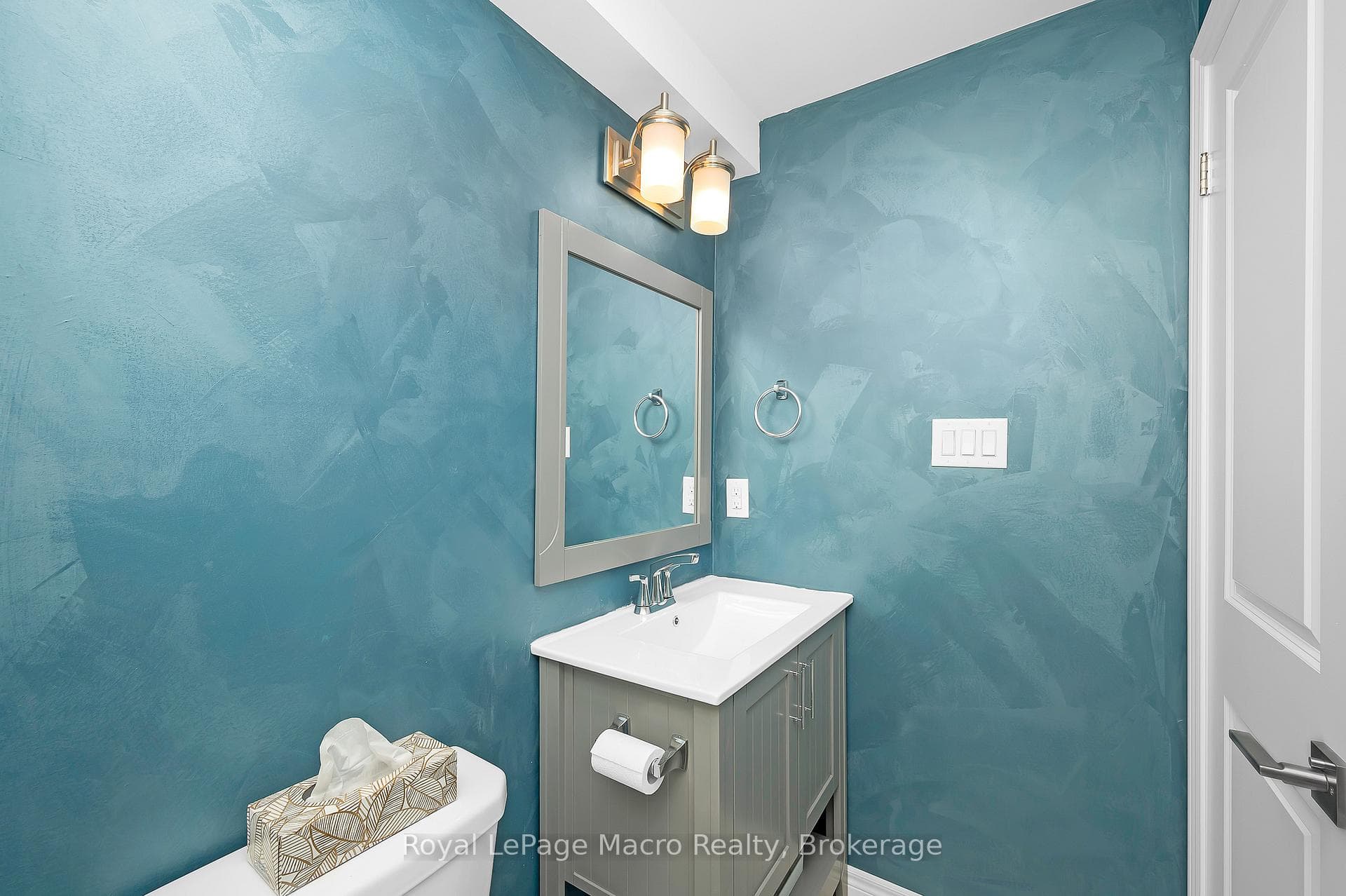 69 Escarpment Drive photo 36