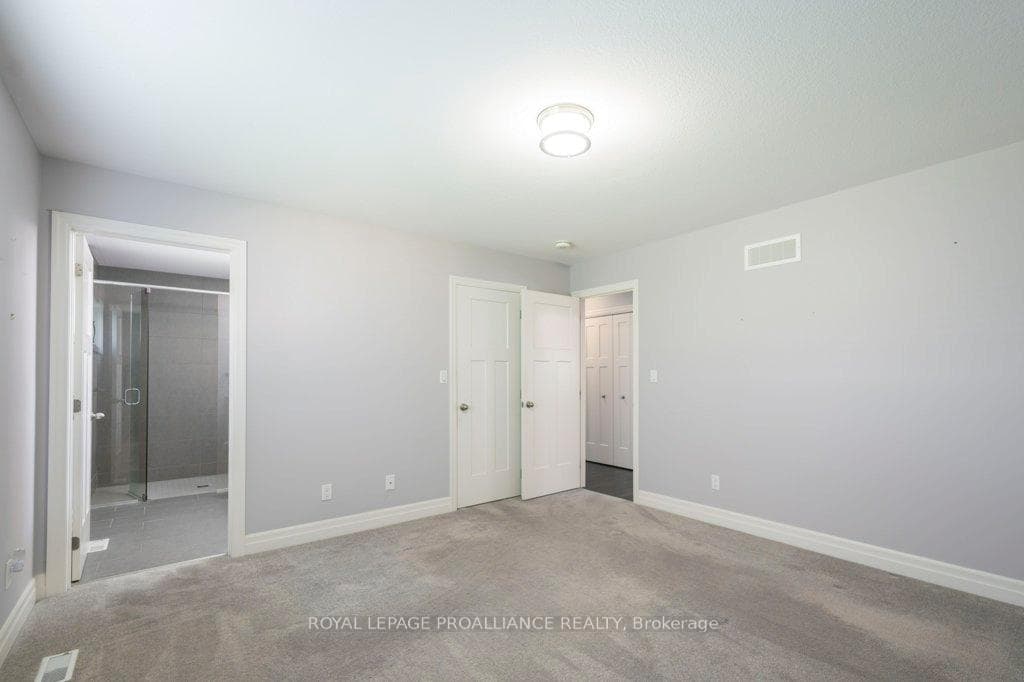18 Tessa Boulevard photo 12