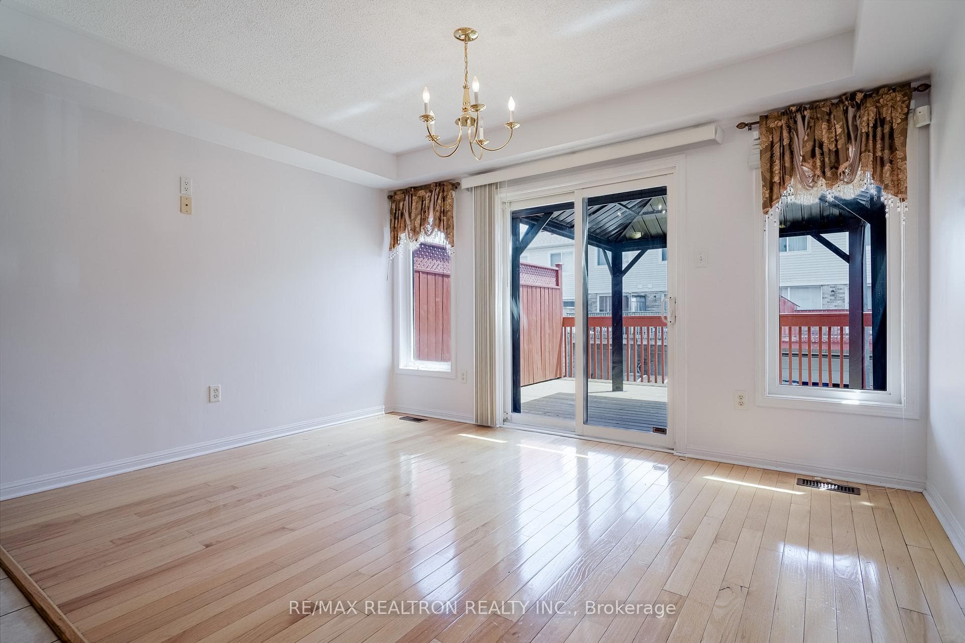 19 Coyote Crescent photo 15