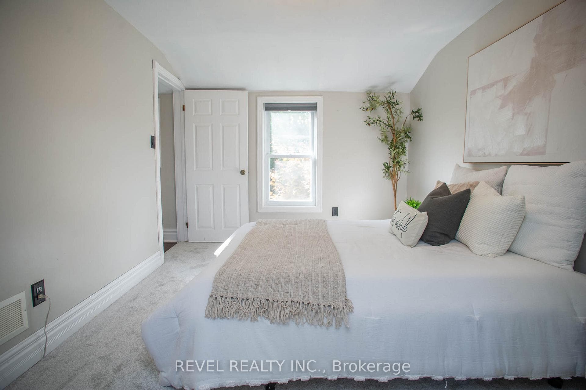 24 Avenue Road photo 15