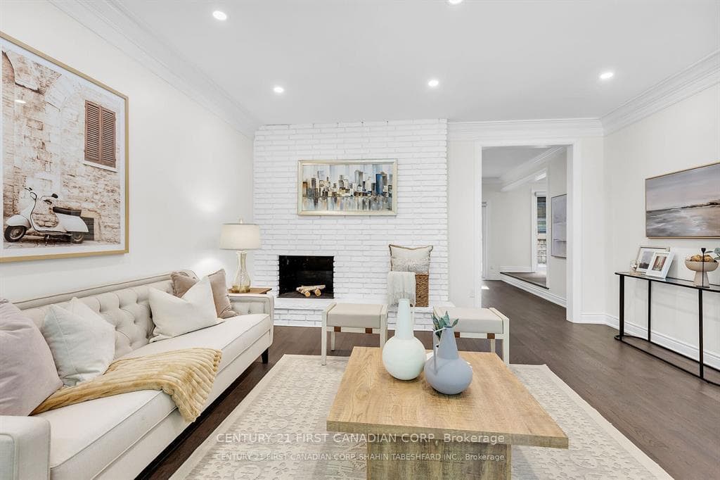 441 Westmount Drive photo 8