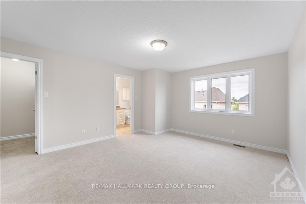 182 GARRITY Crescent photo 17