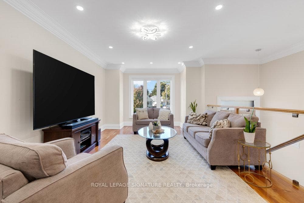 229A McIntosh Street photo 4