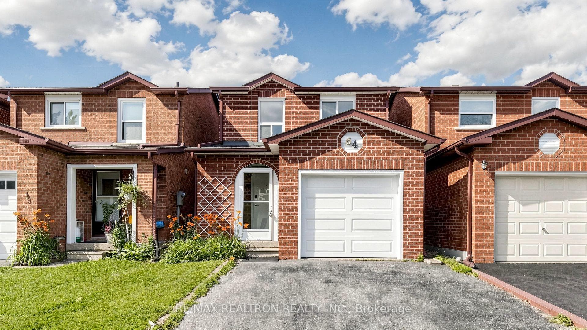 64 Dunbar Crescent photo 1