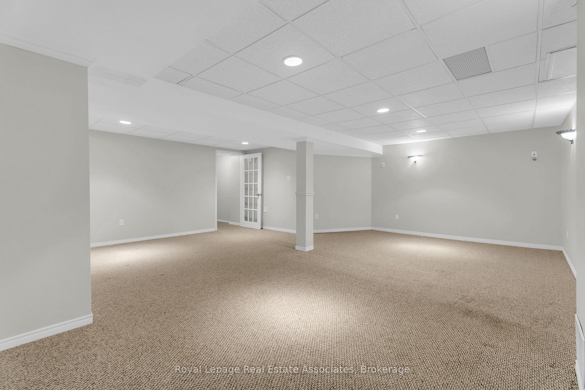 91 Samuel Crescent photo 33