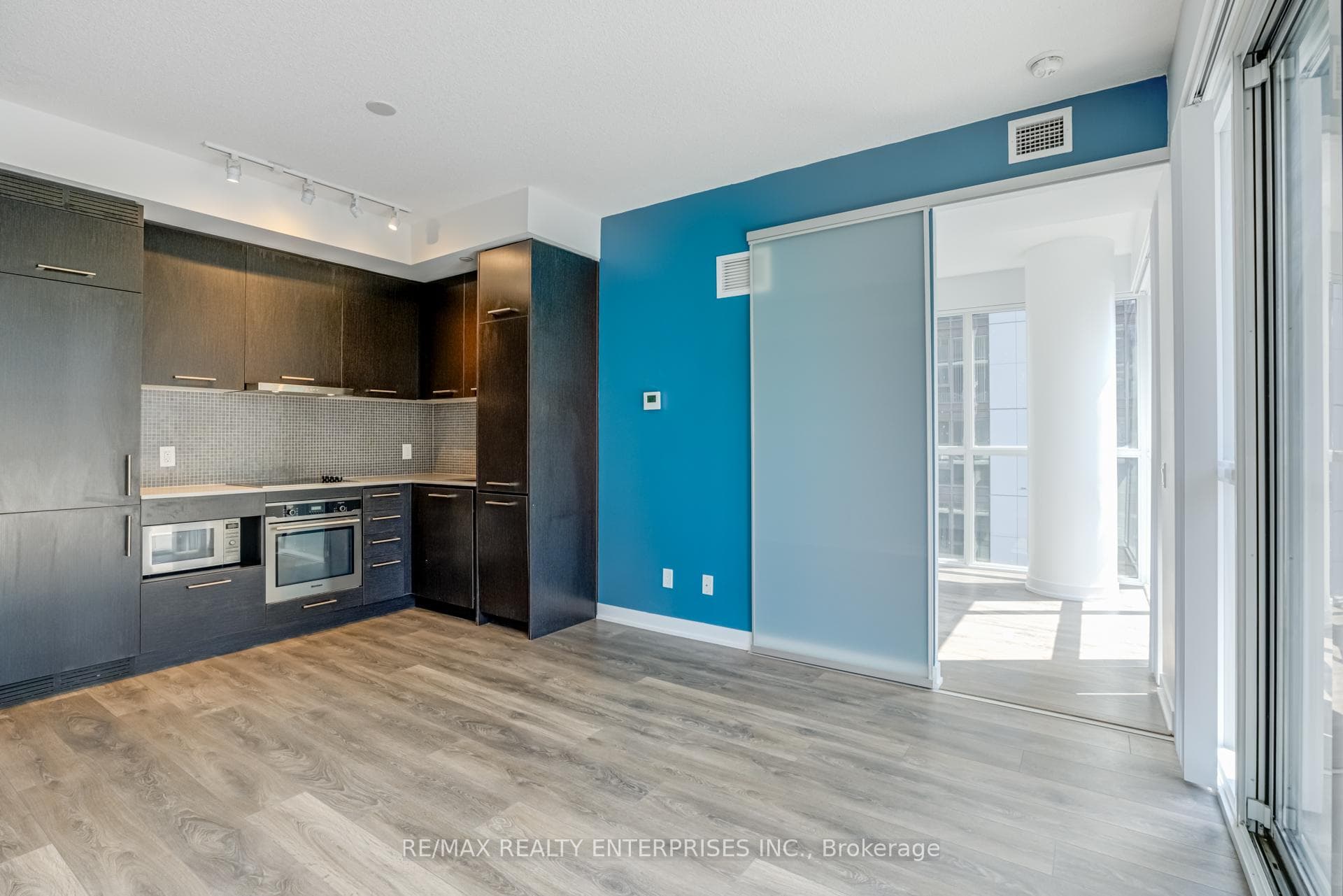 87 peter Street Unit 2513 photo 14