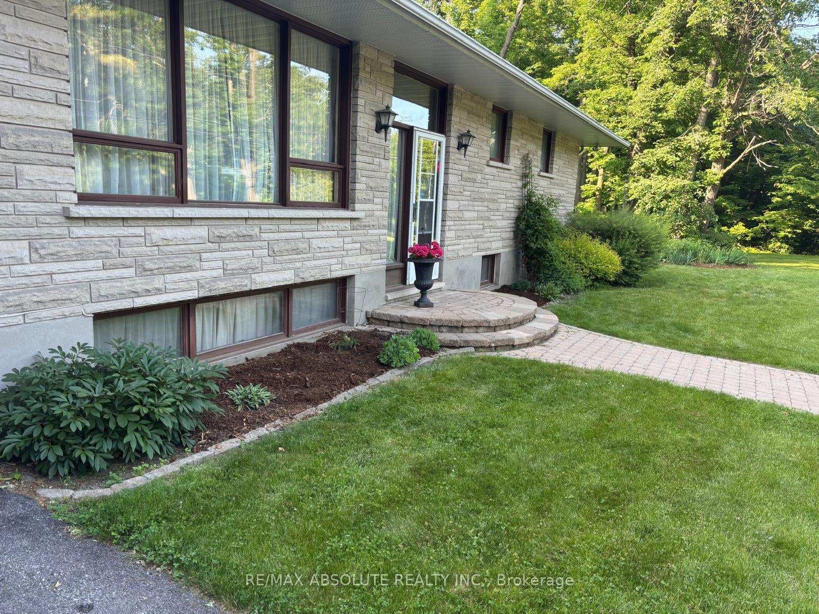 Stone and Brick exterior. Newer Septic