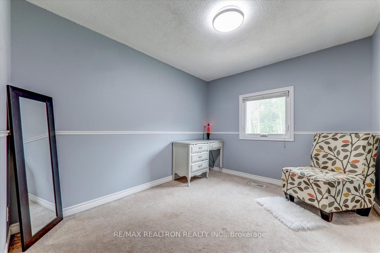 258 Elm Avenue photo 18