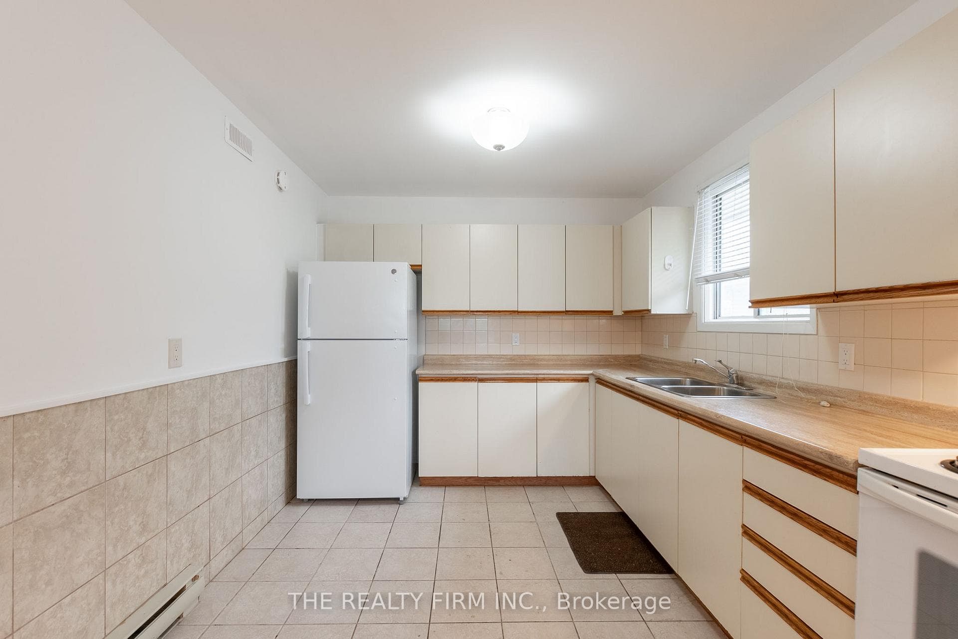 726 Walker Street photo 16