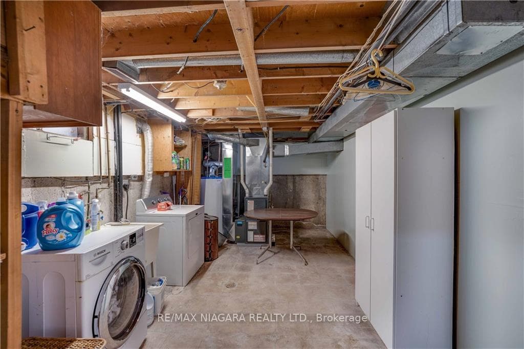 7959 Thorton Street photo 26
