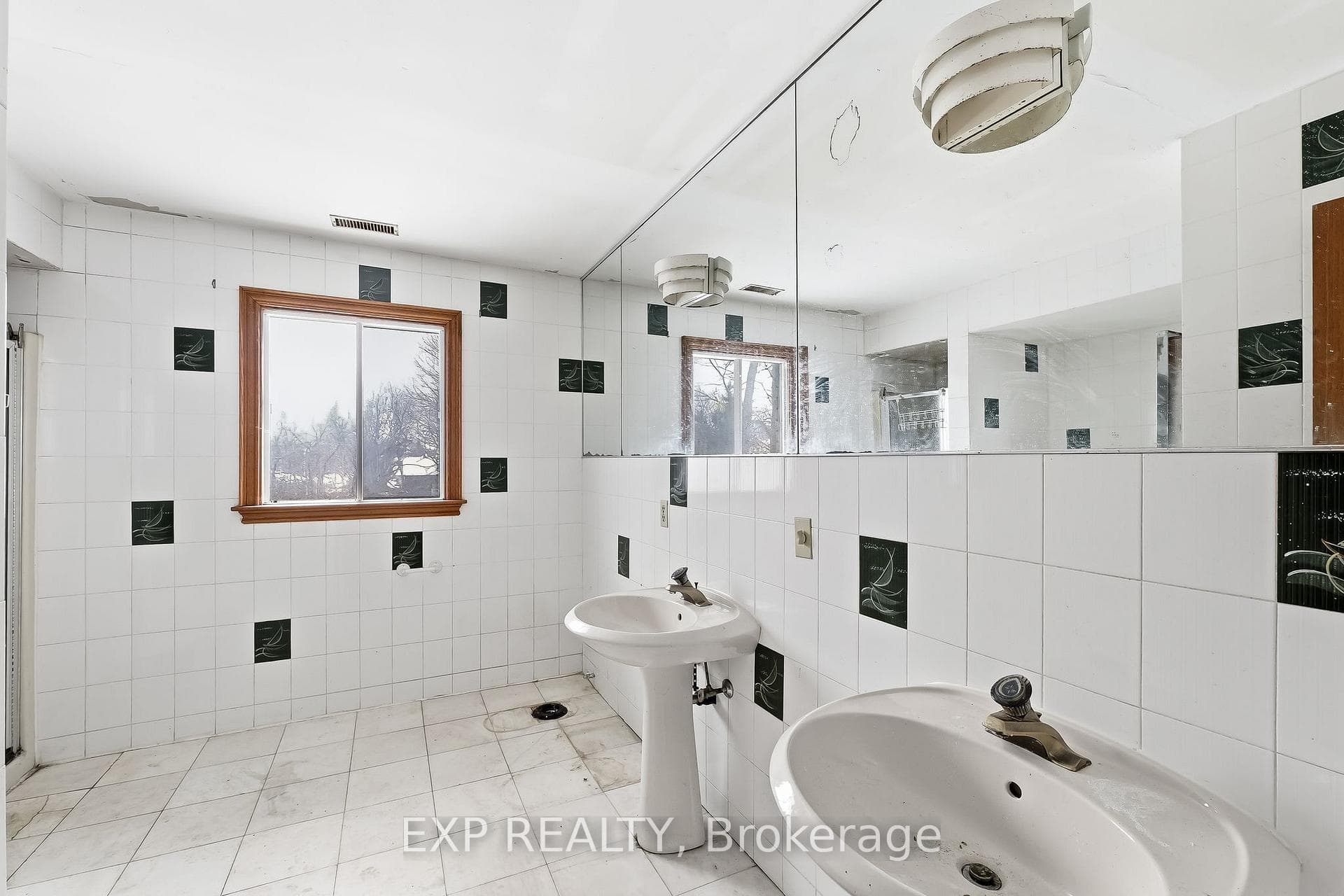 1622 Burns Street photo 29
