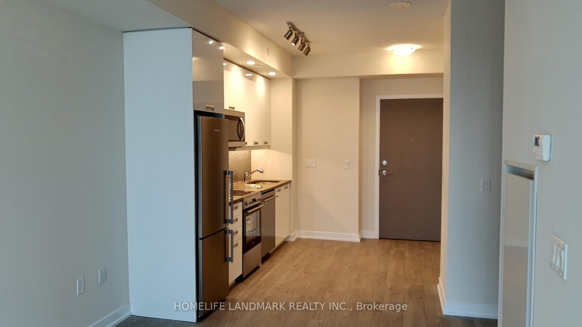 99 John Street Unit 702 photo 5