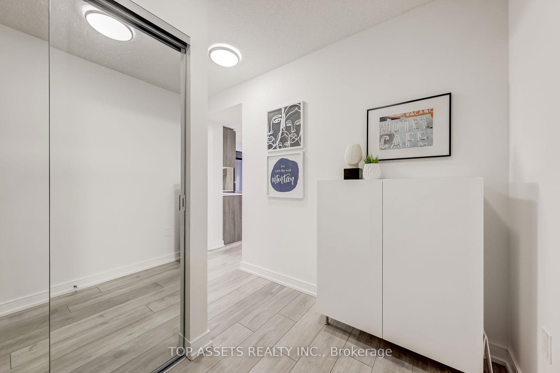 225 Village Green Square Unit 1604 photo 4