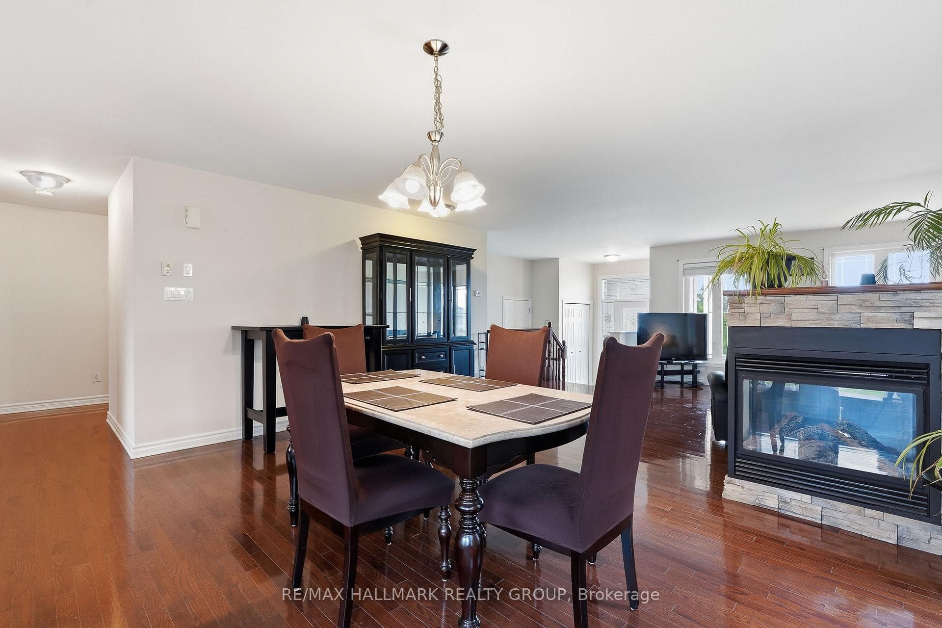 127 CASTEL Street photo 11