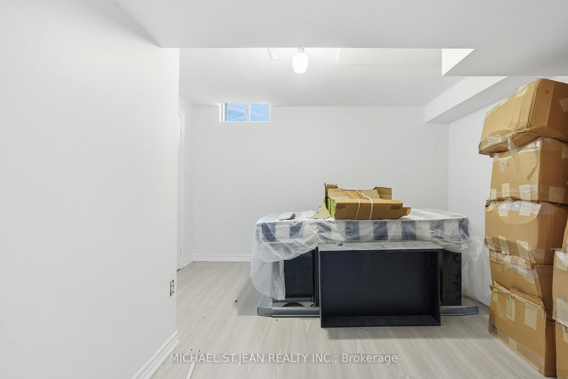 55 Woodside Square photo 46
