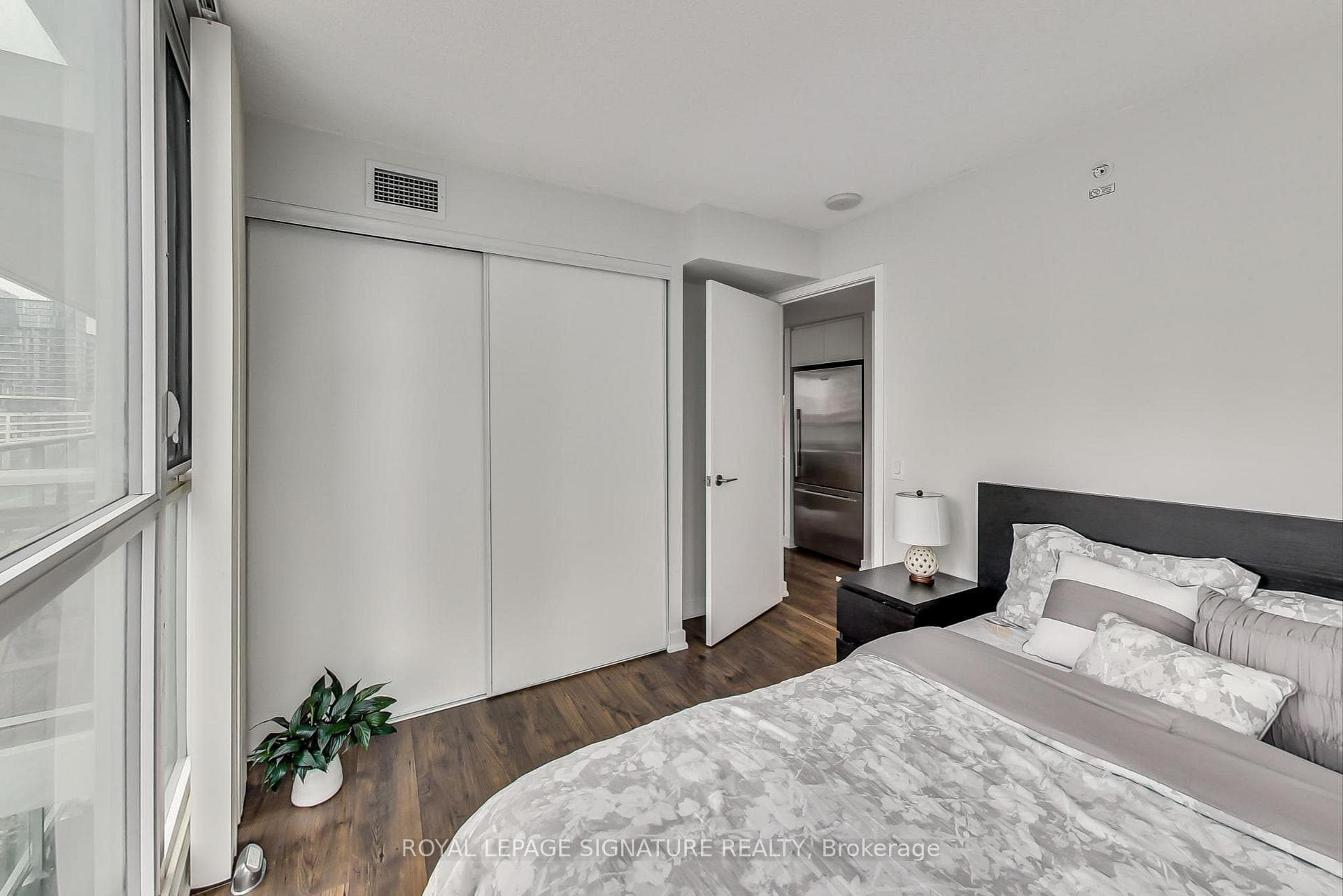 75 Queens Wharf Road Unit 1015 photo 23
