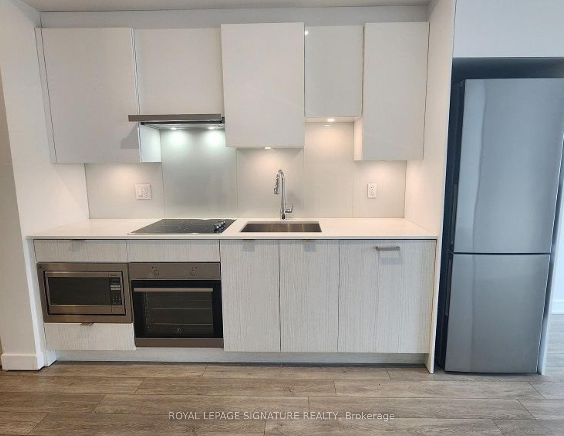 99 Broadway Avenue Unit 1212 photo 3