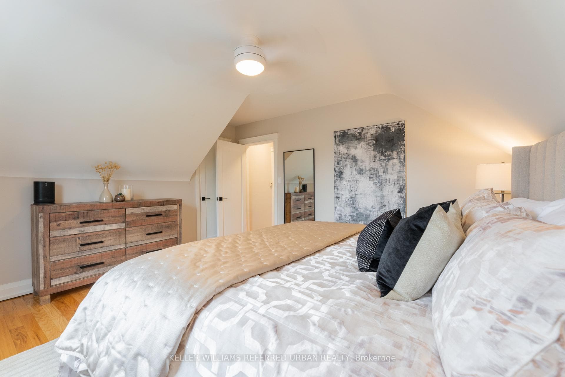 233 Renforth Drive photo 16