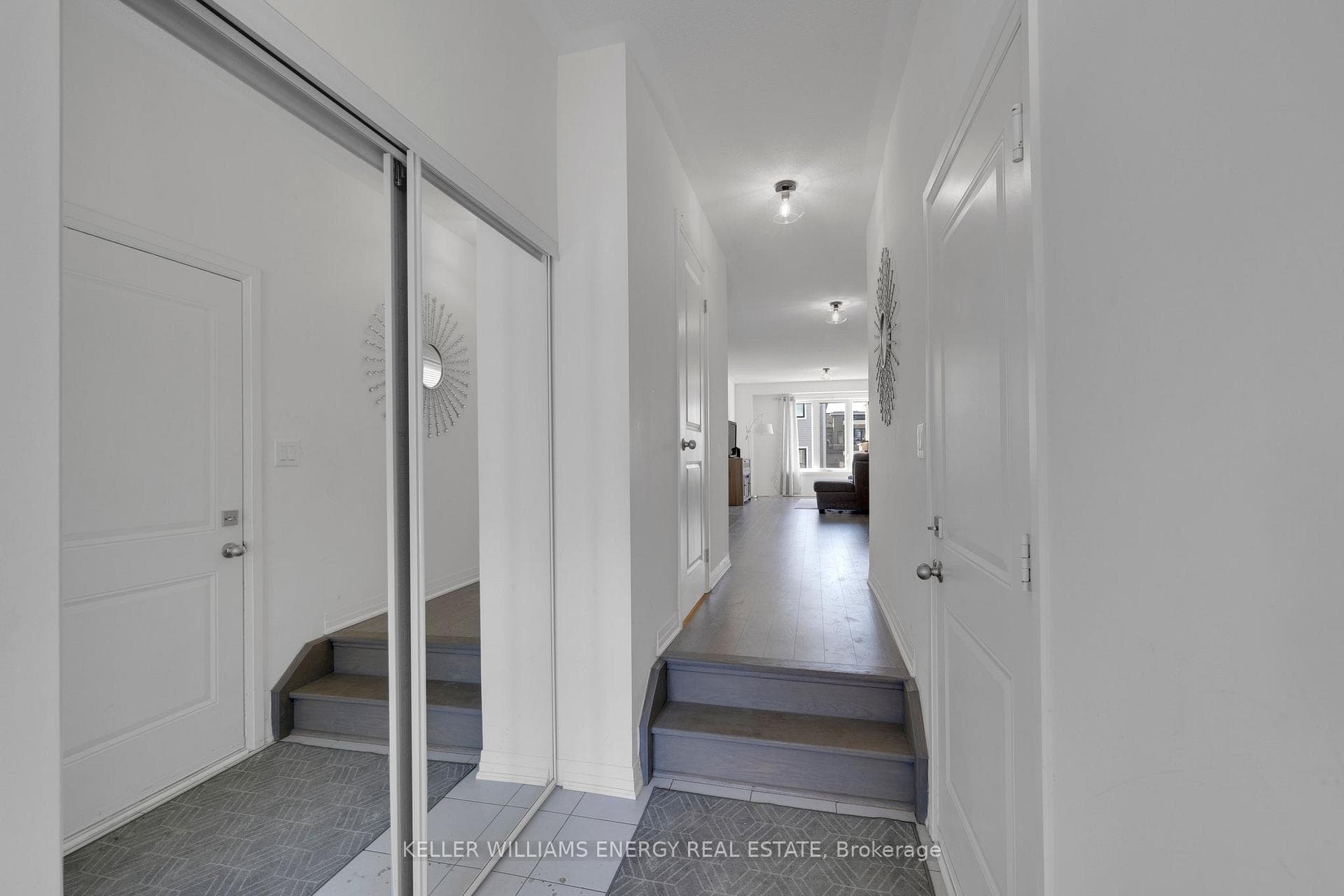 87 Caspian Square photo 26