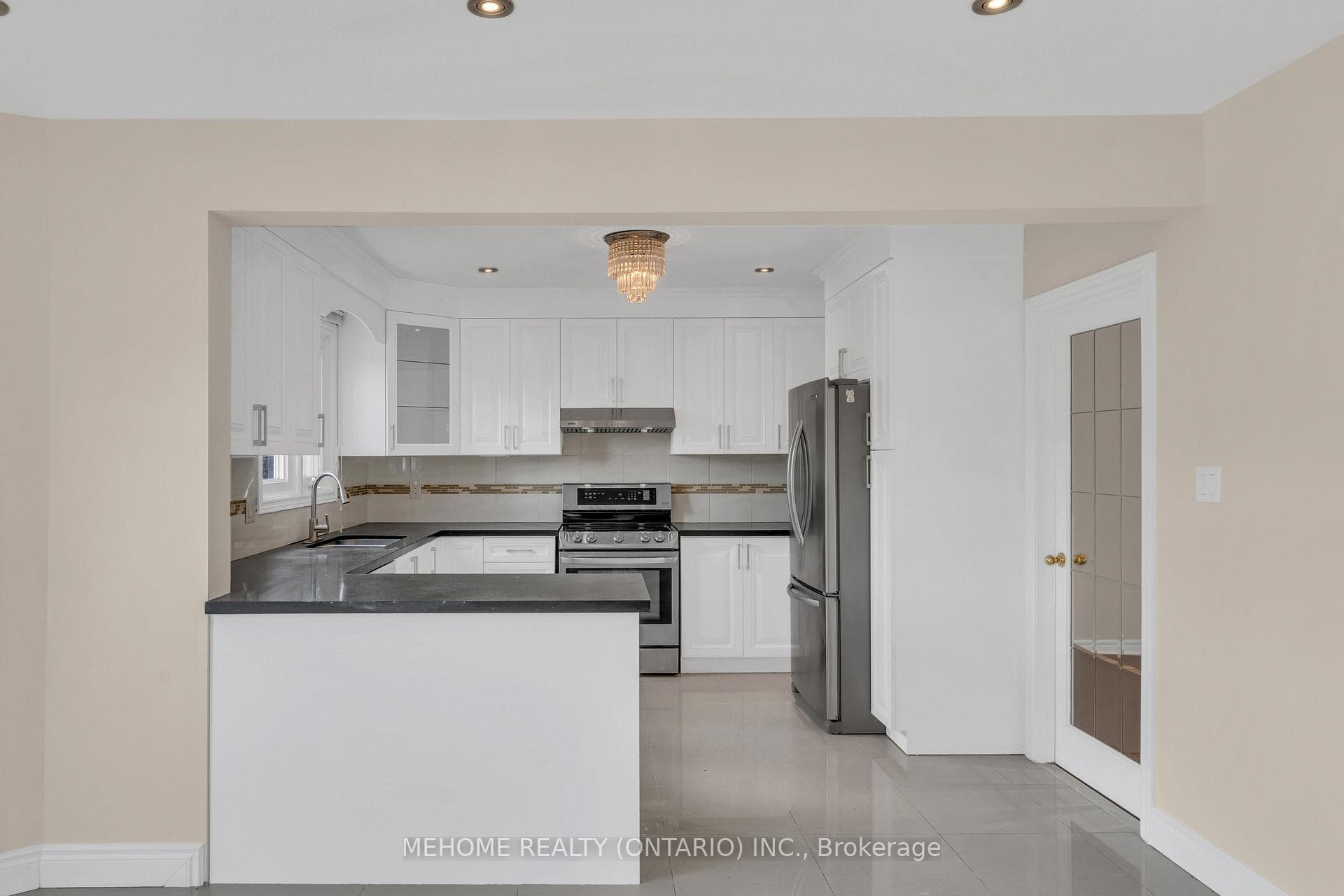 45 Meadowcliffe Avenue photo 13