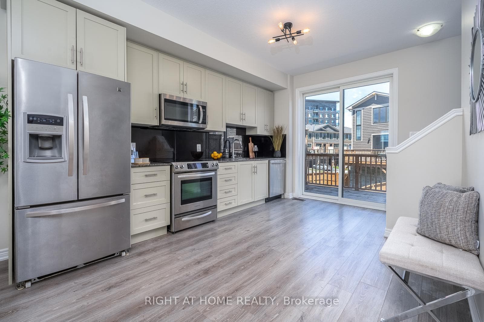 112 Hollywood Court photo 10