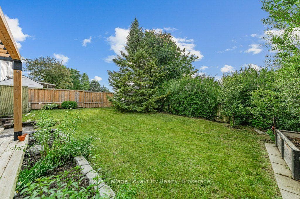 18 Springdale Boulevard photo 42