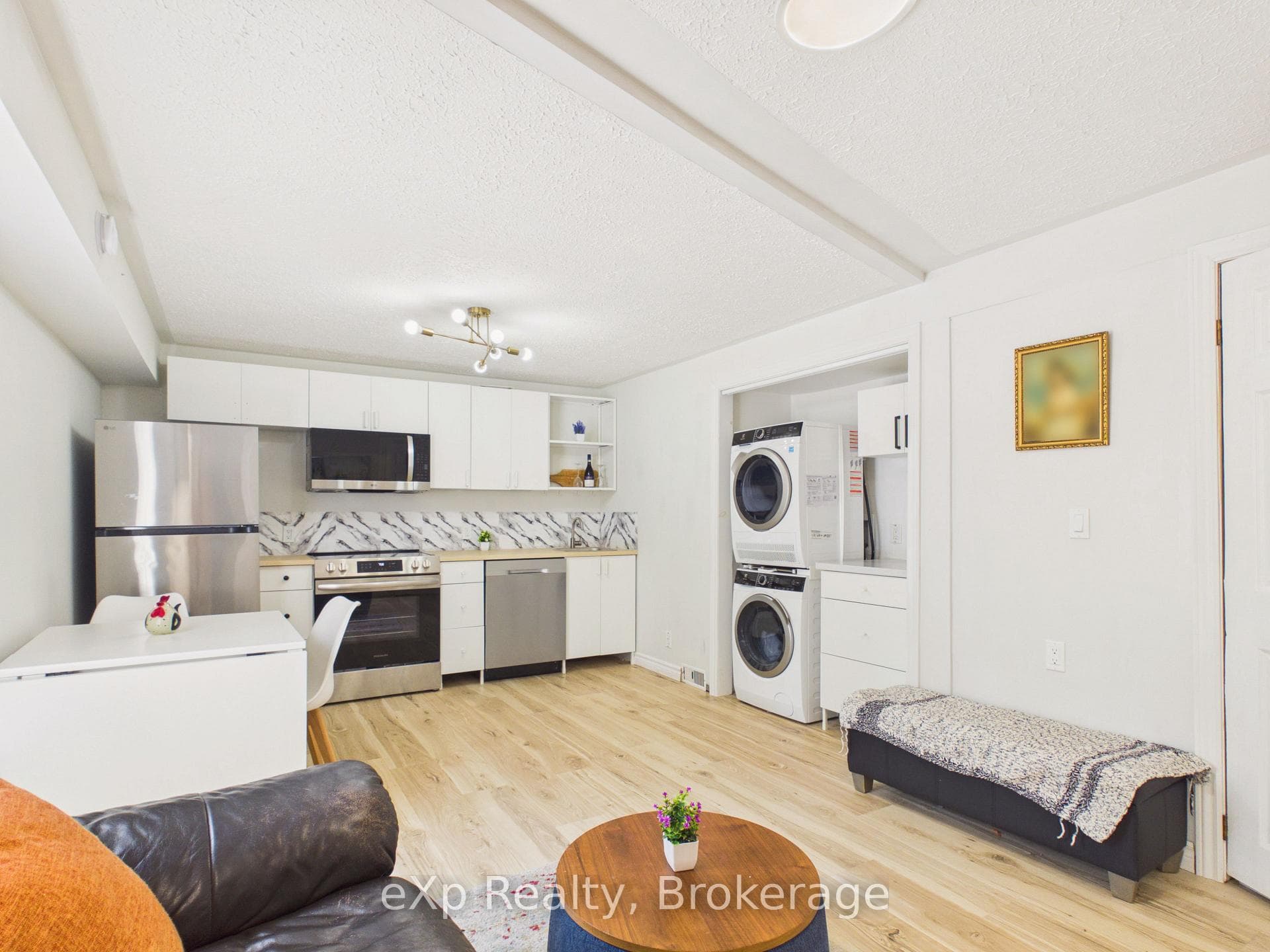 20 Highland Crescent photo 32