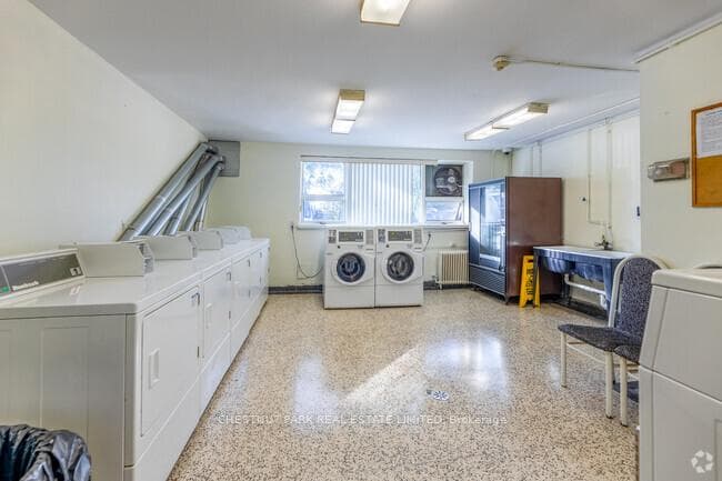 1749 Victoria Park Avenue Unit 301 photo 17