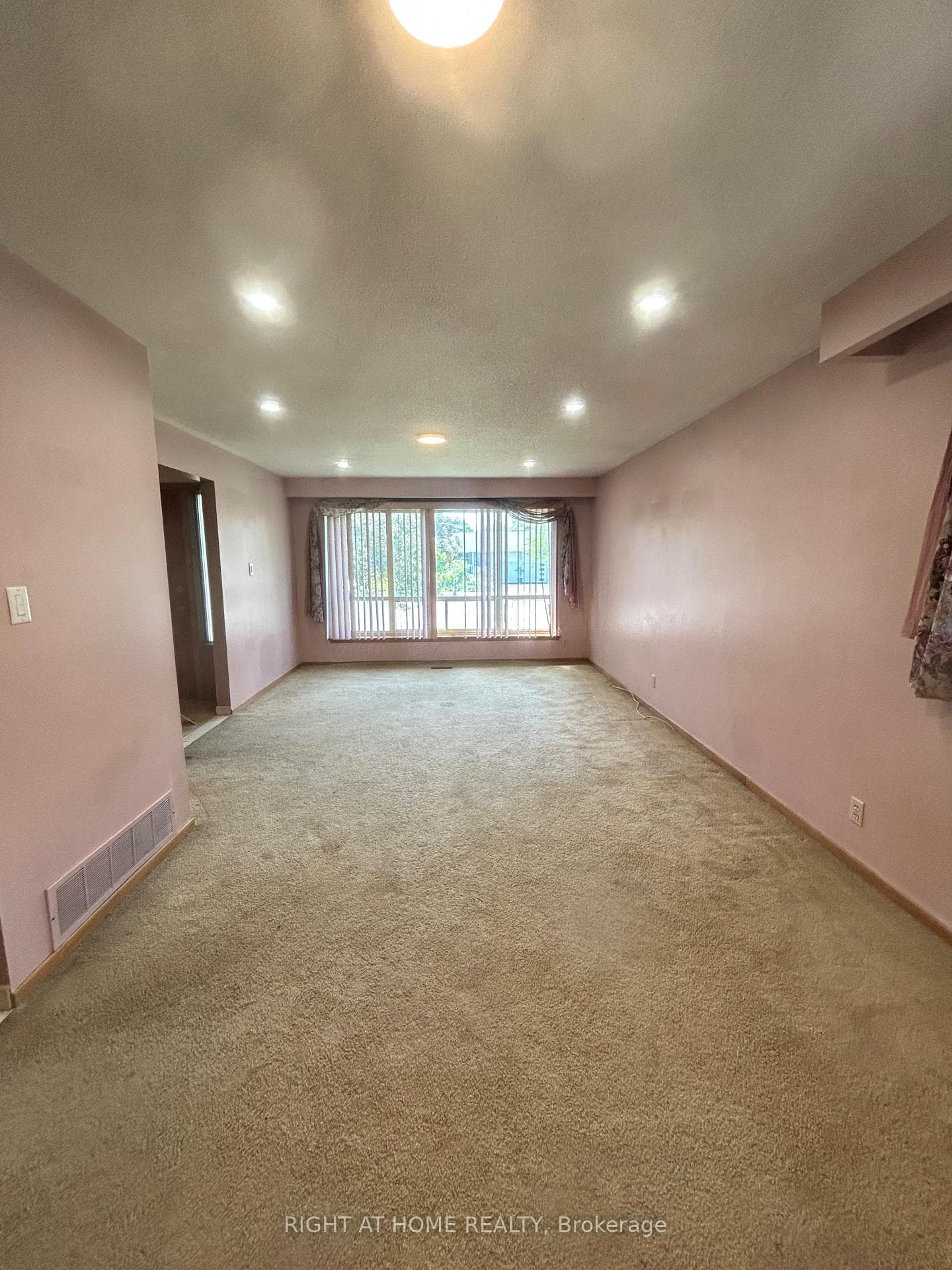 1010 Bloor Street photo 18