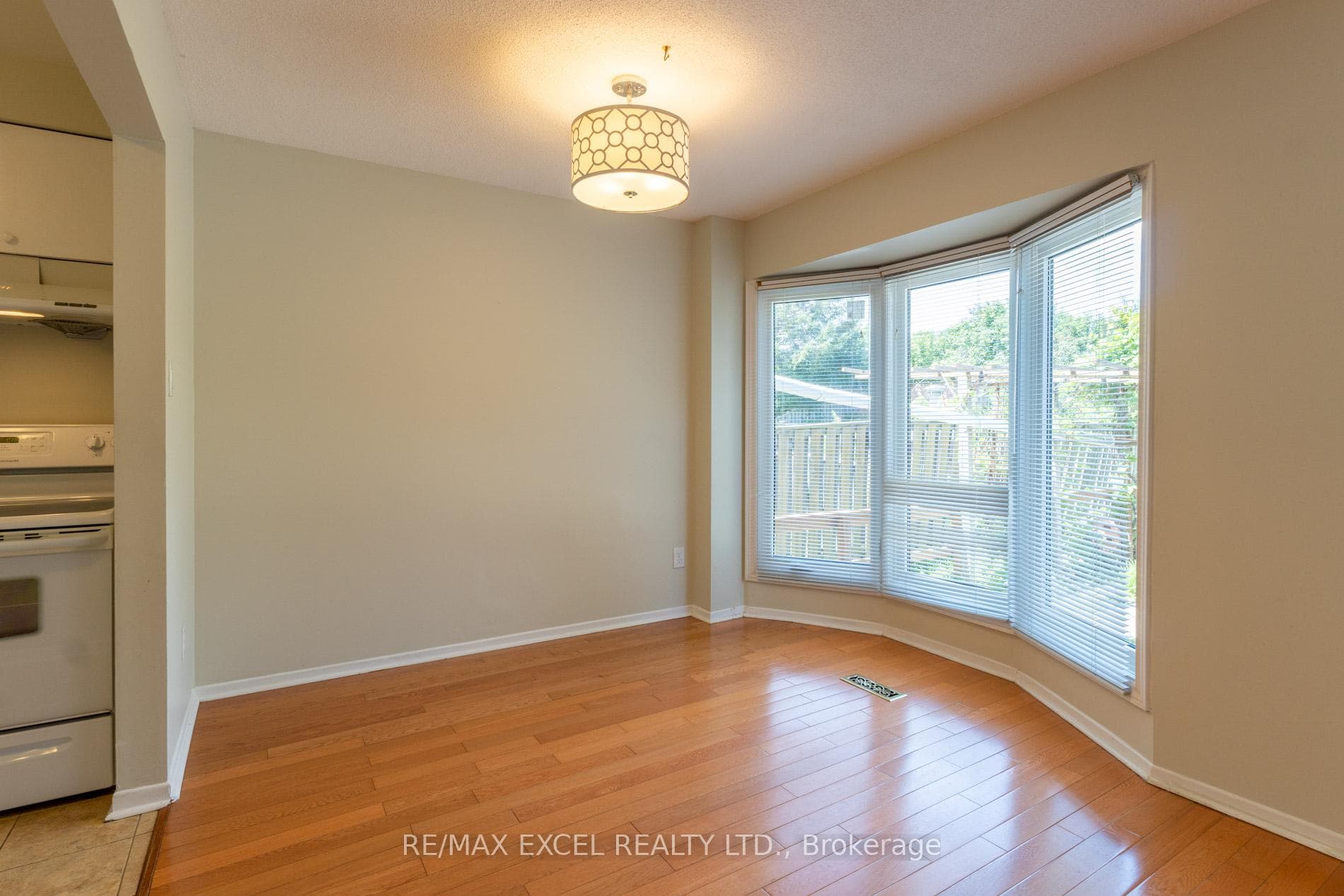 146 Markville Road photo 8
