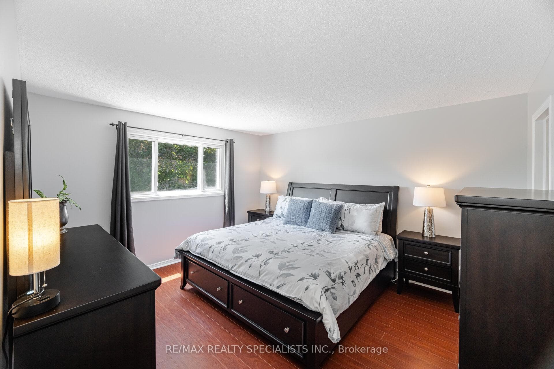 325 Kingsview Drive photo 25