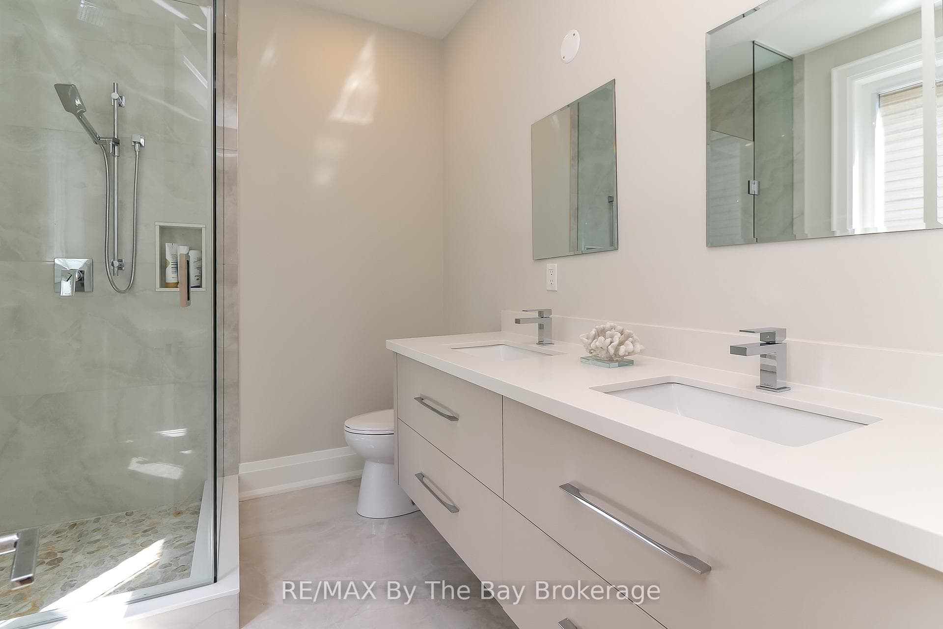 35 48TH Street photo 7
